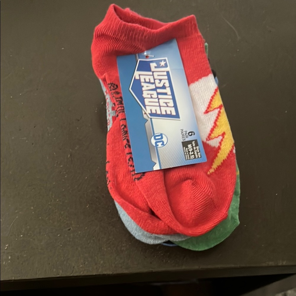 Justice League youth socks 6 pk size medium 9-2.5 ankle socks